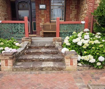 Large sized rooms for rent in heritage Sandstone House on 2500sq me... - Photo 5