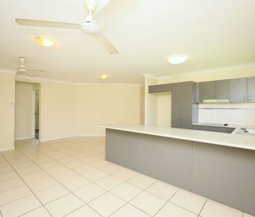 Fully Airconditioned - Two Living Areas - Side Access - Photo 6