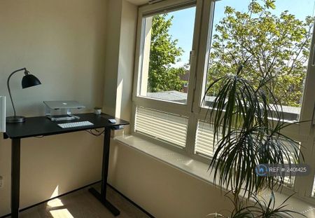 1 bedroom flat to rent - Photo 4