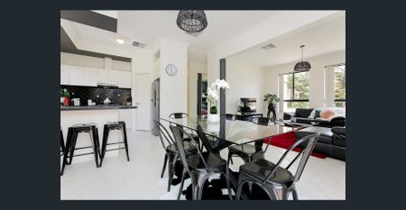 Available for SHORT-TERM LETS from October 2025 to February 2026. Fully furnished and all bills included. - Photo 4