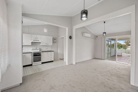 IMMACULATE 2 BEDROOM HOME - Photo 5
