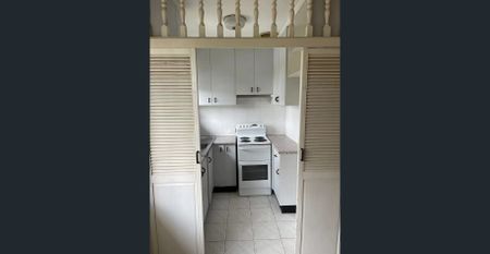 NARWEE - 2 BEDROOM UNIT WITH LUG CLOSE TO STATION - Photo 3