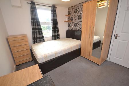1 bedroom Flat To Let - Photo 3