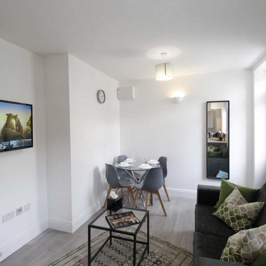 Price £875 pcm - Available Now - Furnished - Photo 1