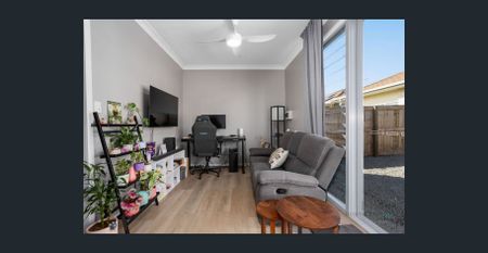 Duel living home available now ! - Photo 3