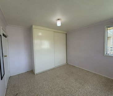 GREAT FAMILY HOME WITH TENAGE RETREAT OR INLAW ACCOMMODATION - Photo 4