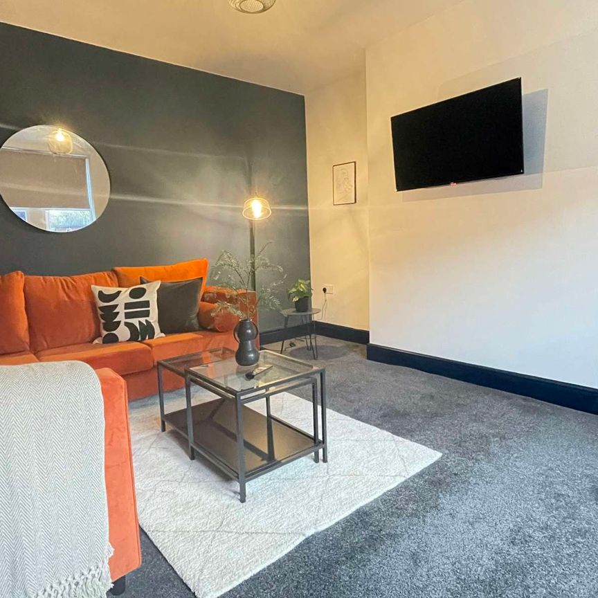 En Suite Bedroom with all Bills Included Room 1 - Photo 1