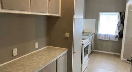 Comfortable 3-Bedroom Home! - Photo 4