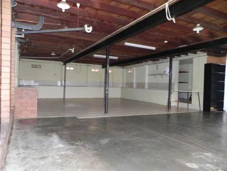 “LARGE HOME, AIR CONDITIONED &amp; LOADS OF STORAGE SPACE” - Photo 2