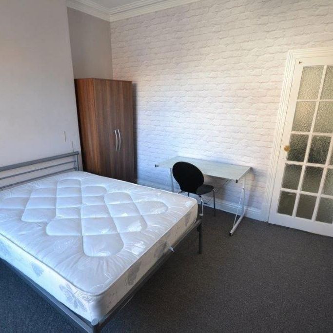 4 bedroom terraced house to rent - Photo 1
