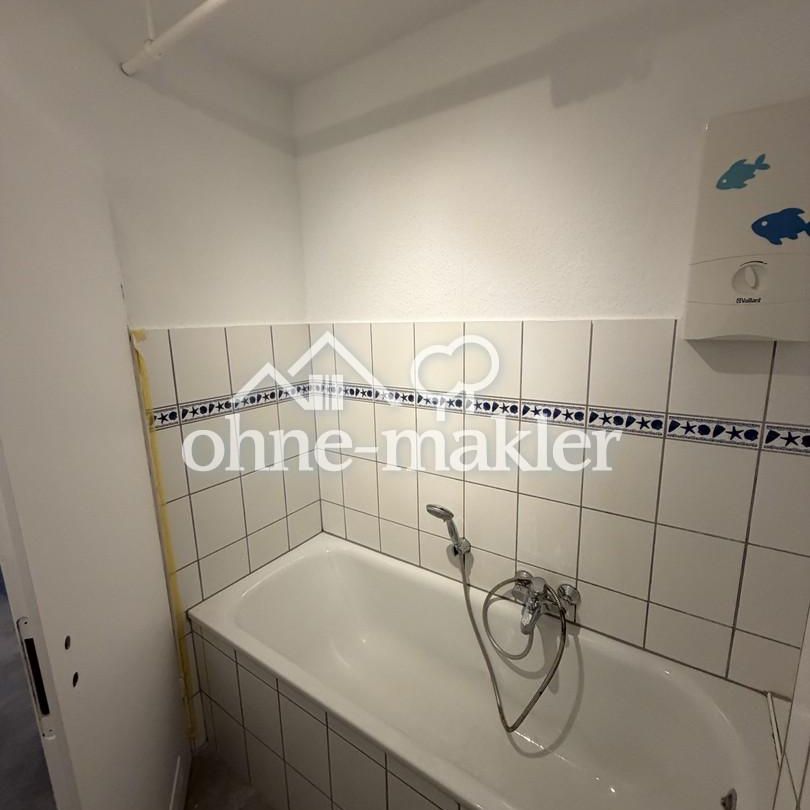 Vermietet wird eine schöne helle Wohnung im 2.Obergeschoss mit Balkon - Photo 1