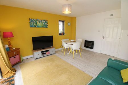 2 bedroom end of terrace house to rent - Photo 2