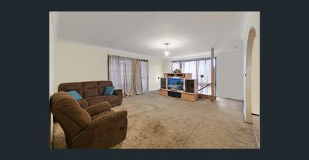 4-Bedroom Family Home in St Andrews, NSW 2566 - Photo 2