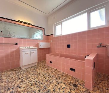 4 BEDROOM HOME IN KINGSGROVE! - Photo 5