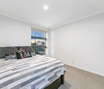Sophisticated Townhous walking distance to all amenities - Photo 5