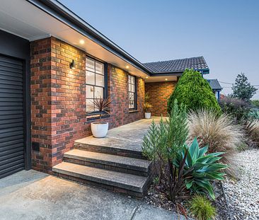 Tastefully Renovated, Stylish Family Home! - Photo 1