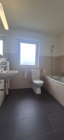 Charmant appartement de 3,5 pièces avec terrasse - Photo 2