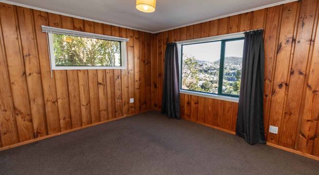 Sunny, Large 3 bedroom home - Photo 1