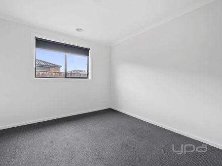 ROCKBANK GEM MOVE IN READY 3 BEDROOM FAMILY HOME - Photo 3