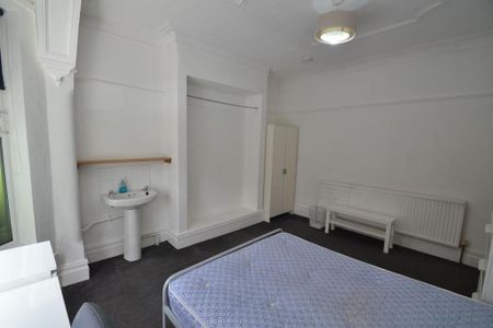 6 bedroom house to rent - Photo 3