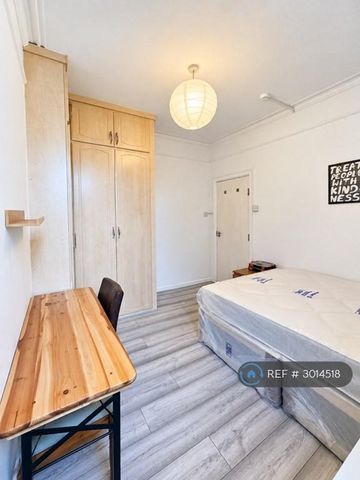 1 bedroom in a house share to rent - Photo 4