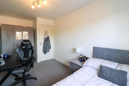 4 bedroom detached house to rent - Photo 5