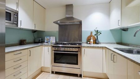 Modern First Floor Apartment with Roof Terrace - Photo 3