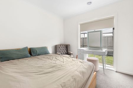 Entertaining, Spacious & Bright! - Photo 5