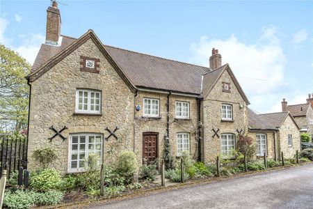 A beautifully presented home with equestrian facilities set in historic Westerham - Photo 5