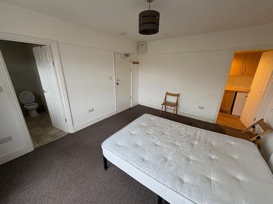 Studio to rent - Photo 1