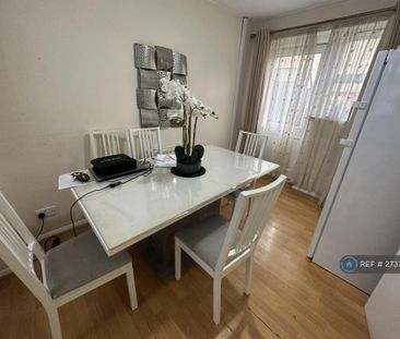 3 bedroom end of terrace house to rent - Photo 4