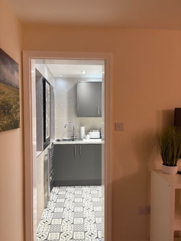 Studio Flat, Orchard Close, NW2 - Photo 5