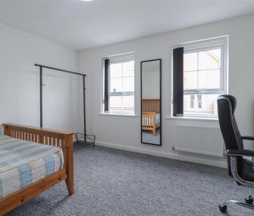 4 bedroom terraced house to rent - Photo 5