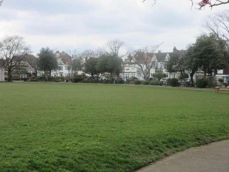 London Road, Westcliff On Sea, SS0 - Photo 5