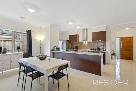 “MODERN FIVE BEDROOM HAVEN!” - Photo 4