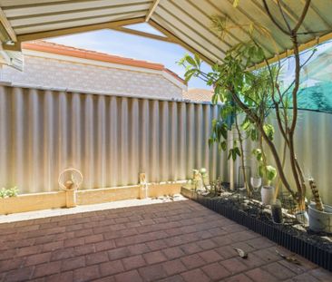 Charming Townhouse in Osborne Park - Photo 2