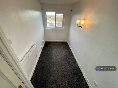 2 bedroom semi-detached house to rent - Photo 4
