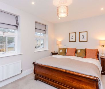 Family home set in 24 acres of Woolley Hall Park Land - Photo 4