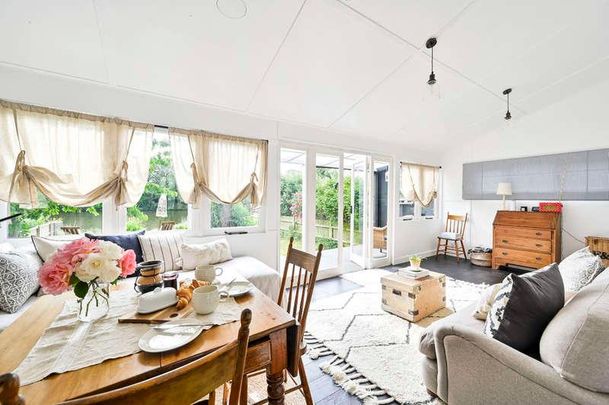 Wheatleys Eyot, Sunbury-on-thames, TW16 - Photo 1