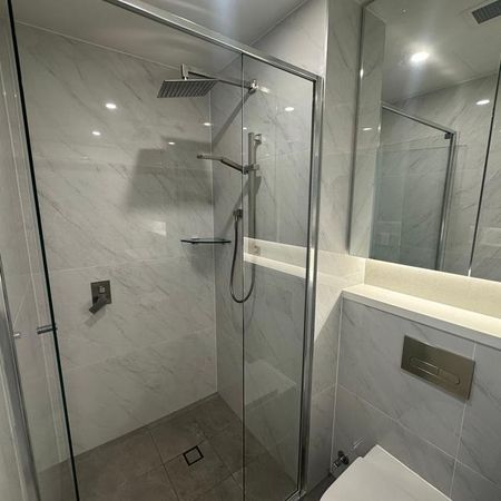 Brand New Luxury Apartment Two Bedrooms, Two Bathrooms and One Study Room with city view - Photo 4