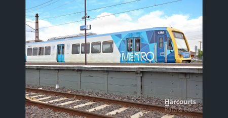 Charming 3-Bedroom Home with Natural Light and Open Fireplace in Thomastown - Photo 3