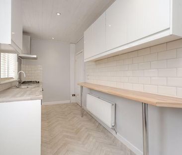 3 bedroom semi-detached house to rent - Photo 6