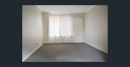 ONE BEDROOM END UNIT IN SMALL COMPLEX ! - Photo 3