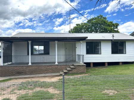 3 bedroom home with Garage - Photo 5
