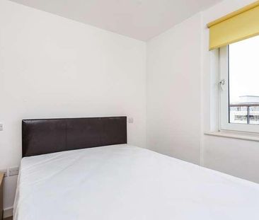 The Crescent, Gunwharf Quays, Portsmouth, PO1 - Photo 5