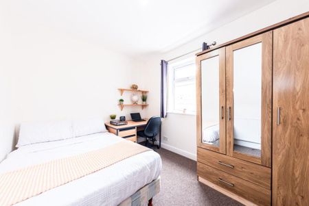 5 bedroom terraced house to rent - Photo 4