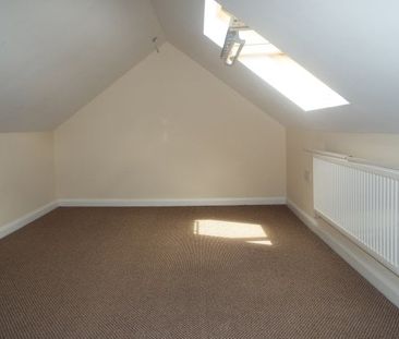 LAINDON, BASILDON - Photo 5