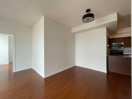 COLLEGE PARK PHASE II: Bay & College (761 Bay St) AD#103611 - Photo 2