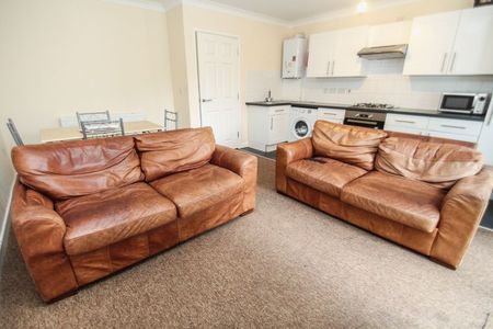 Richards Close, Bournemouth - Photo 2