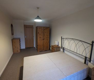 Monmouth House, Marina, Swansea, SA1 1WD - Photo 3